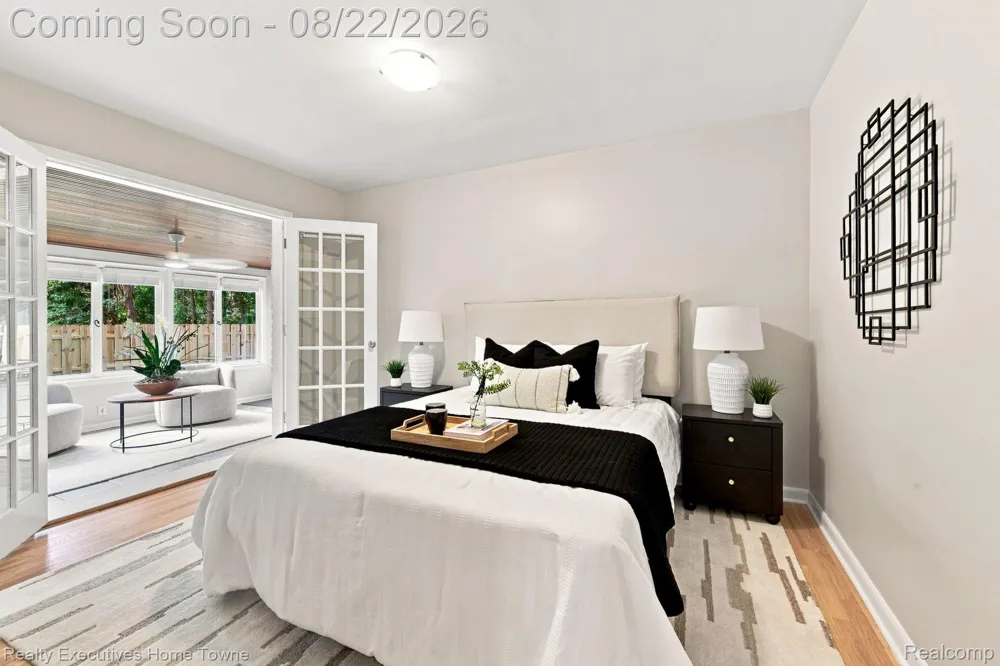 16201 Amherst Avenue Beverly Hills Village, MI 48025