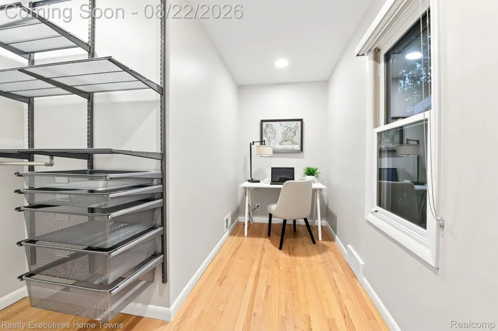 16201 Amherst Avenue Beverly Hills Village, MI 48025