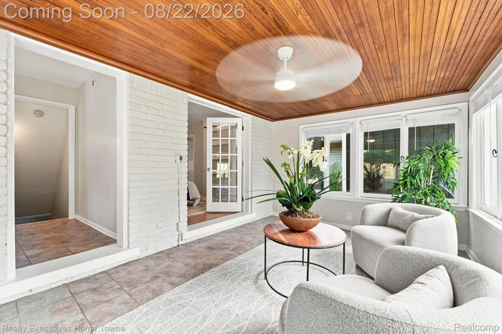 16201 Amherst Avenue Beverly Hills Village, MI 48025