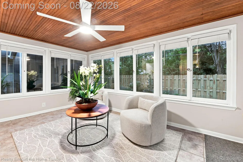 16201 Amherst Avenue Beverly Hills Village, MI 48025