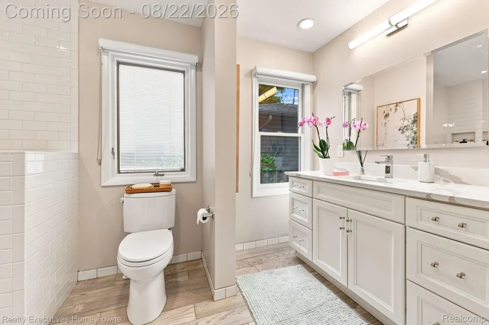 16201 Amherst Avenue Beverly Hills Village, MI 48025