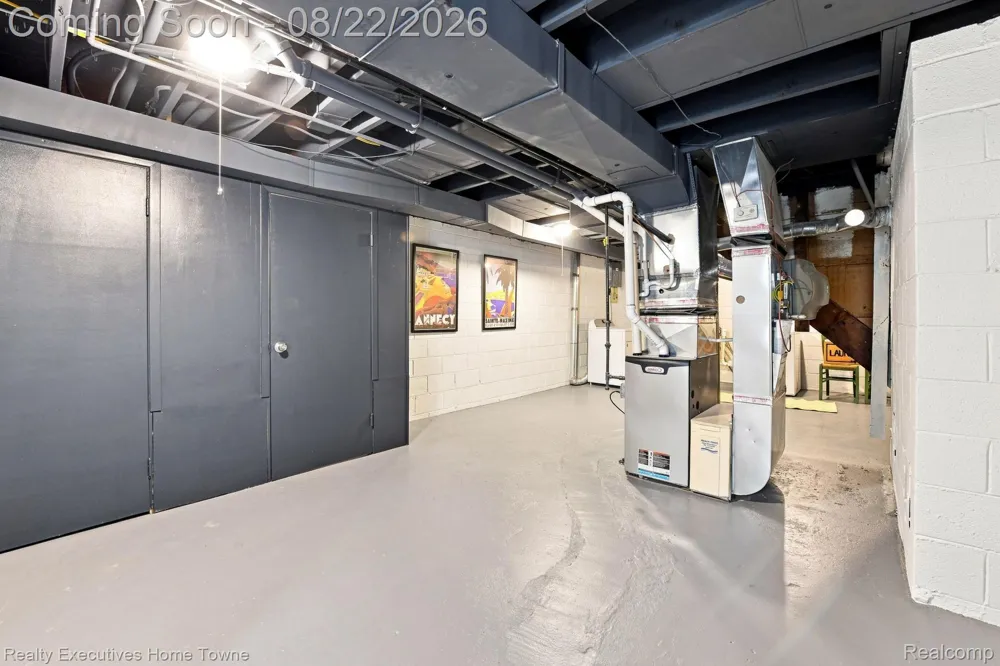 16201 Amherst Avenue Beverly Hills Village, MI 48025