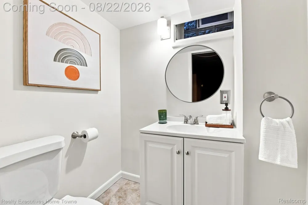 16201 Amherst Avenue Beverly Hills Village, MI 48025