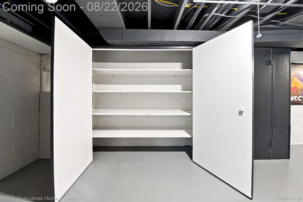 16201 Amherst Avenue Beverly Hills Village, MI 48025