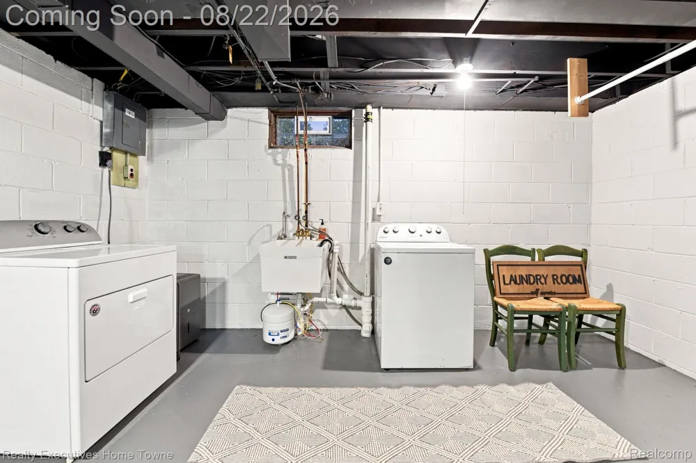 16201 Amherst Avenue Beverly Hills Village, MI 48025