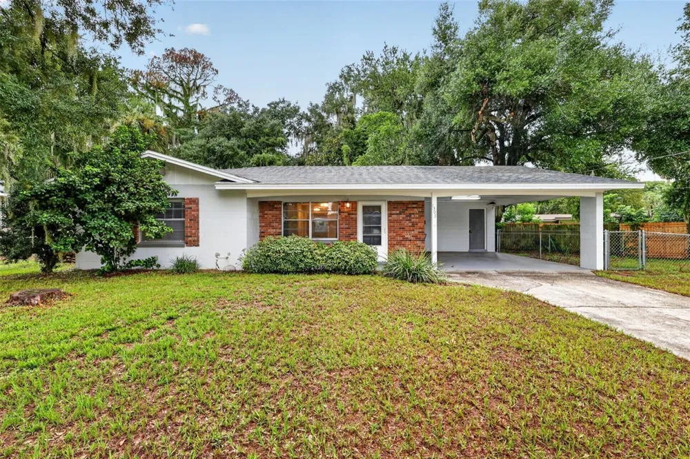 1305 ORANGE AVENUE Tavares, FL 32778