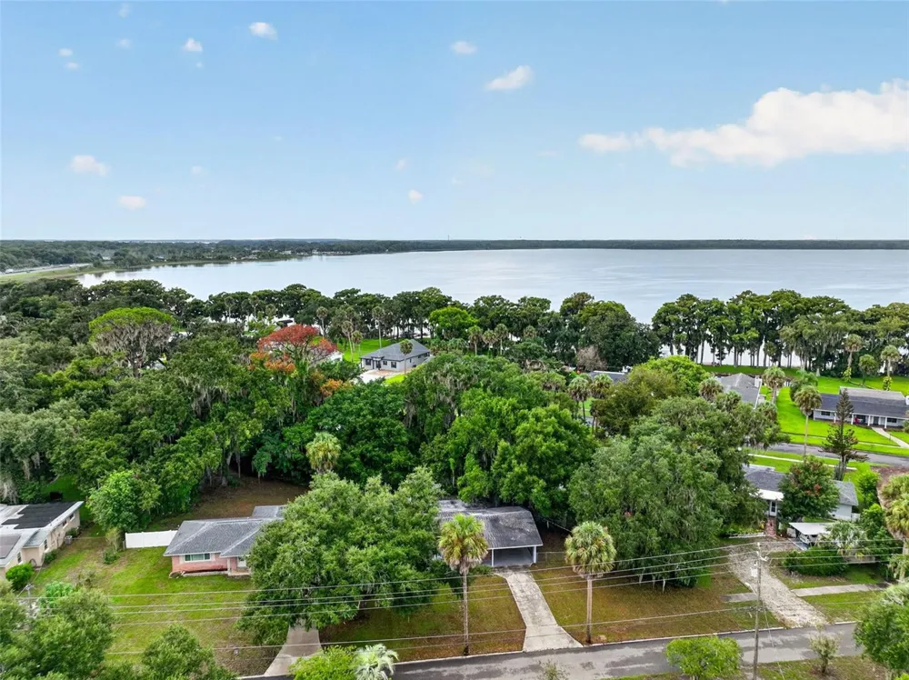 1305 ORANGE AVENUE Tavares, FL 32778
