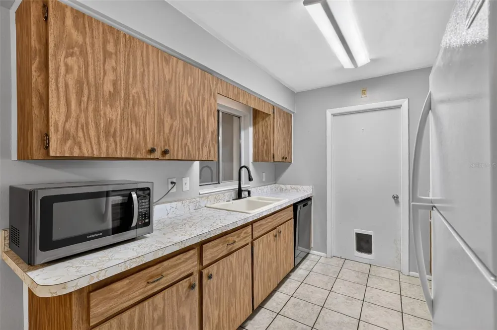 1305 ORANGE AVENUE Tavares, FL 32778