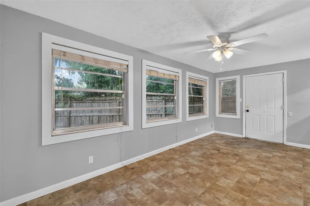 1305 ORANGE AVENUE Tavares, FL 32778