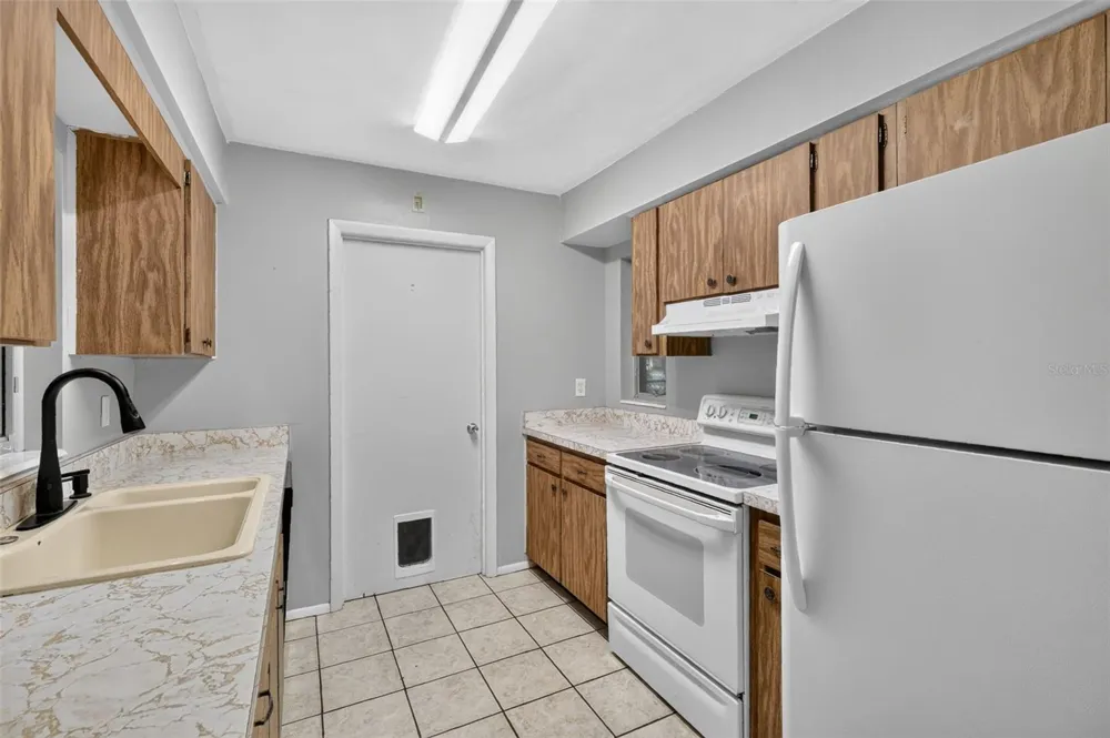 1305 ORANGE AVENUE Tavares, FL 32778