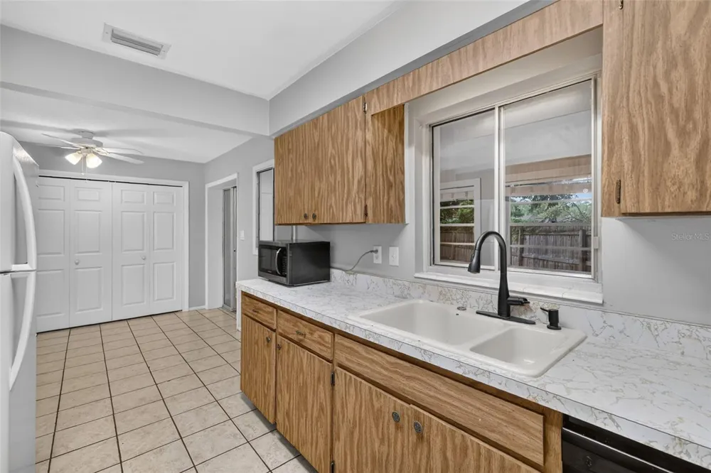1305 ORANGE AVENUE Tavares, FL 32778