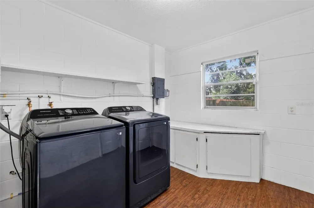 1305 ORANGE AVENUE Tavares, FL 32778