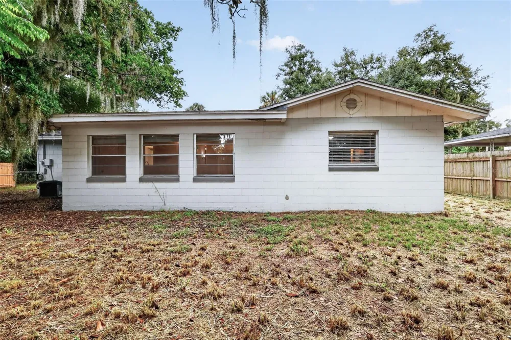 1305 ORANGE AVENUE Tavares, FL 32778