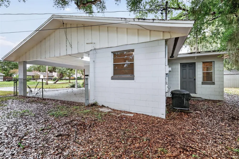 1305 ORANGE AVENUE Tavares, FL 32778