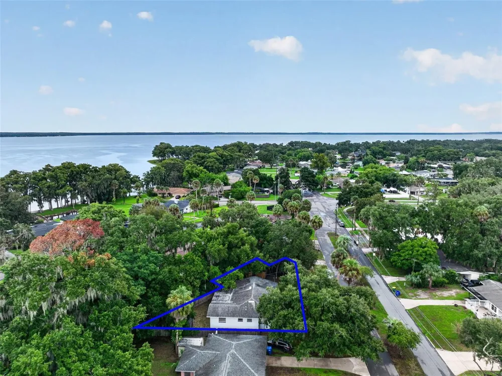 1305 ORANGE AVENUE Tavares, FL 32778