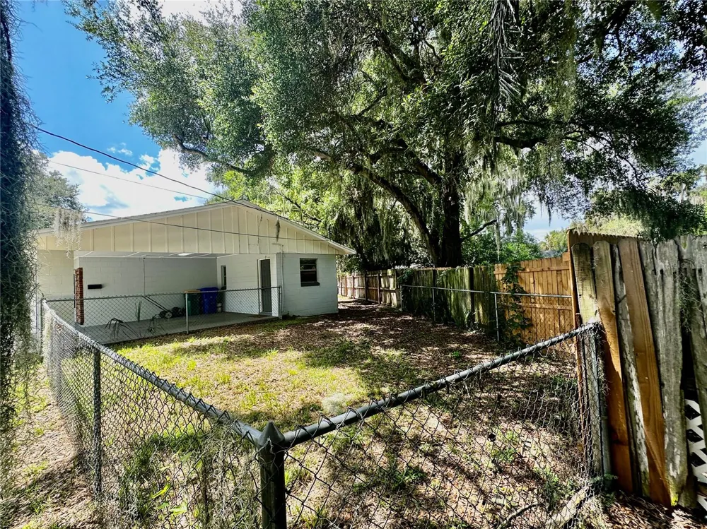 1305 ORANGE AVENUE Tavares, FL 32778