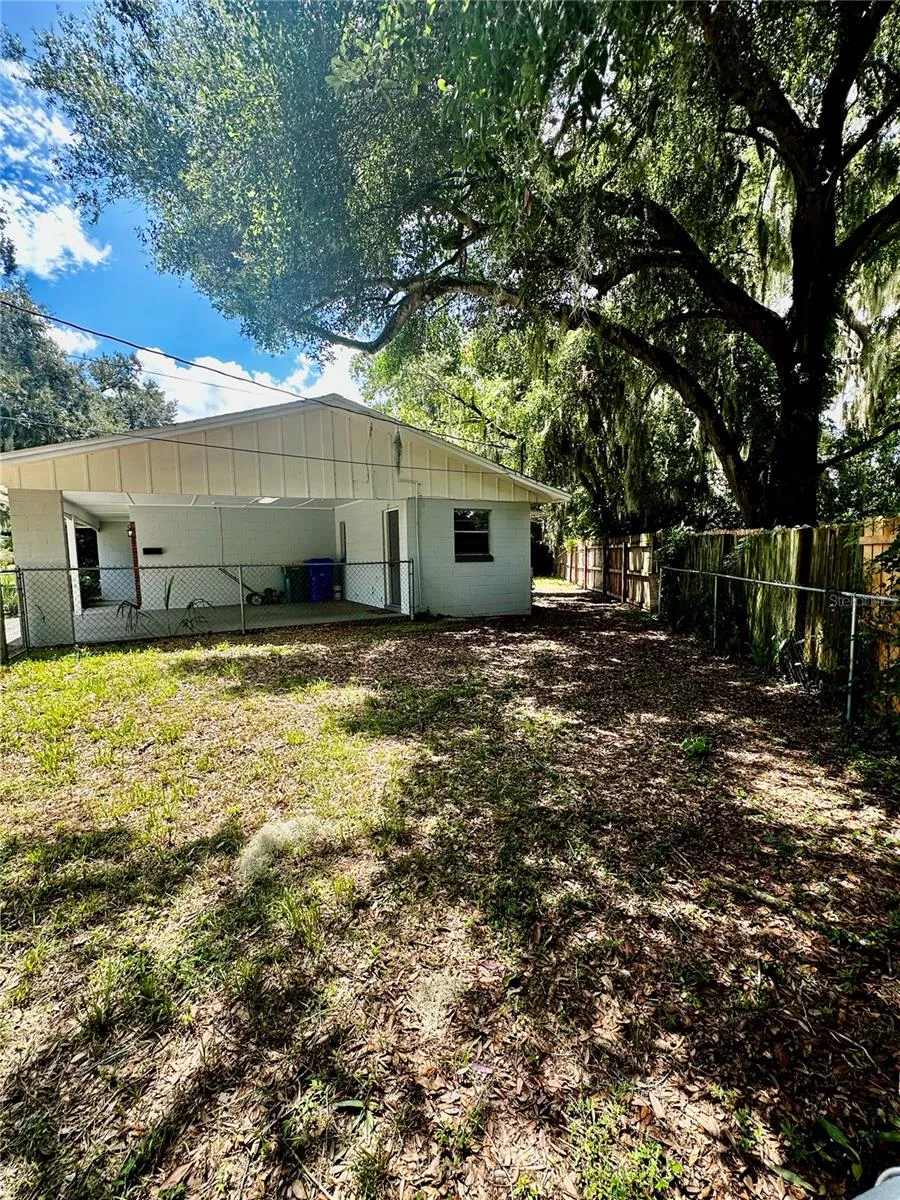 1305 ORANGE AVENUE Tavares, FL 32778