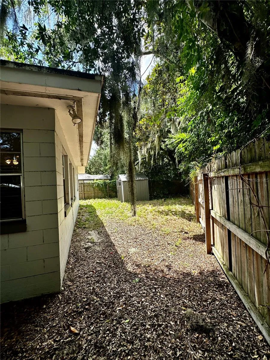 1305 ORANGE AVENUE Tavares, FL 32778