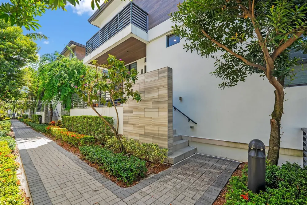 8267 NW 48th St Doral, FL 33166