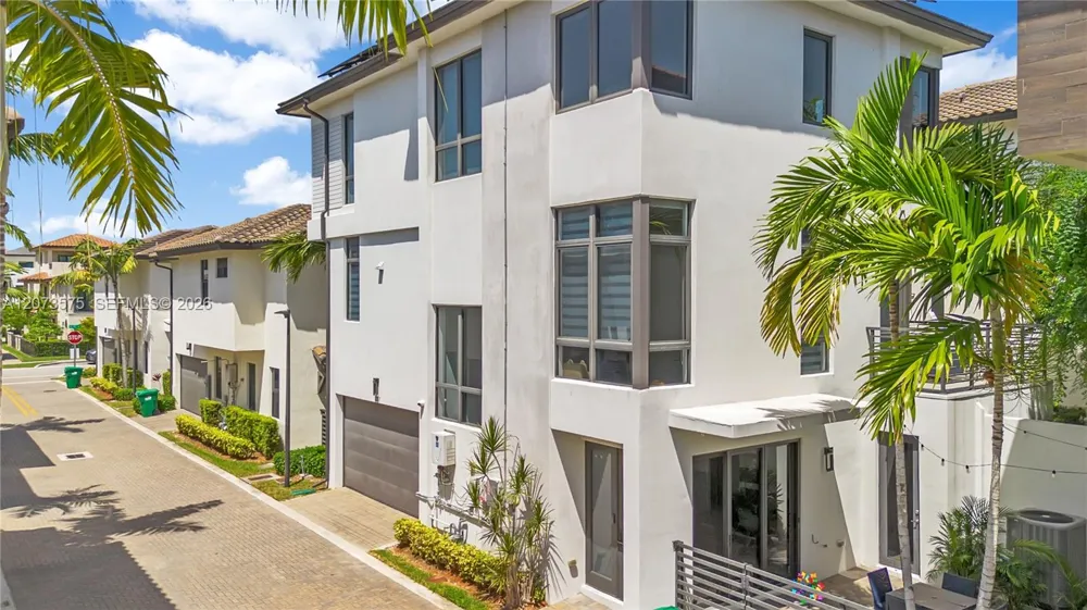 8267 NW 48th St Doral, FL 33166