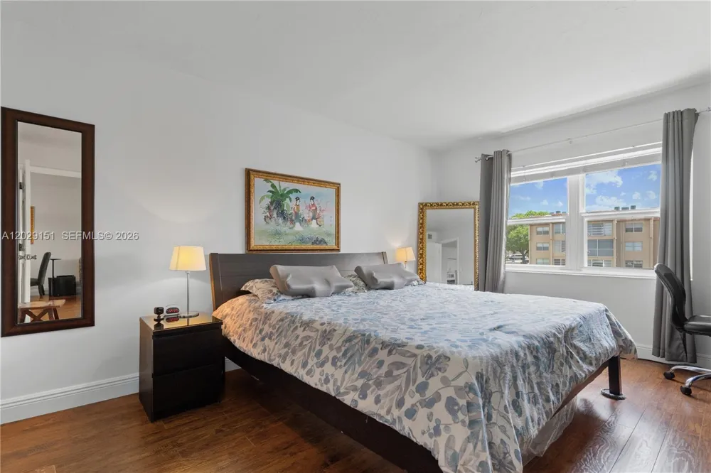 9340 Sunrise Lakes Blvd #209 Sunrise, FL 33322