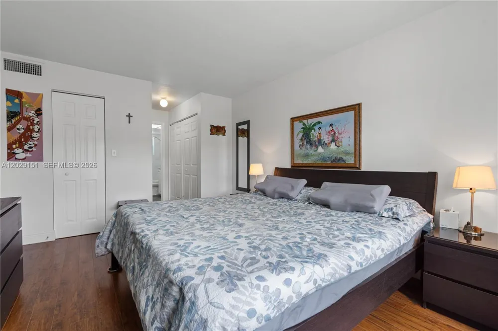 9340 Sunrise Lakes Blvd #209 Sunrise, FL 33322