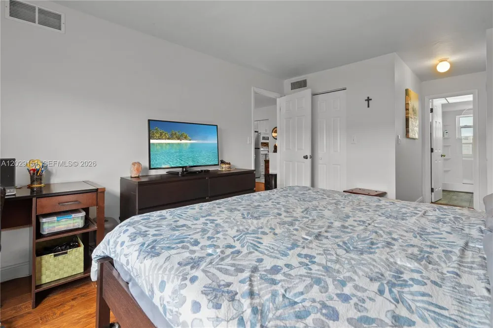 9340 Sunrise Lakes Blvd #209 Sunrise, FL 33322