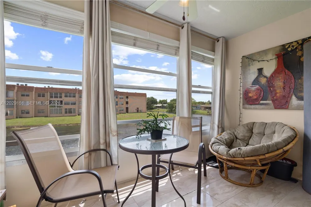 9340 Sunrise Lakes Blvd #209 Sunrise, FL 33322