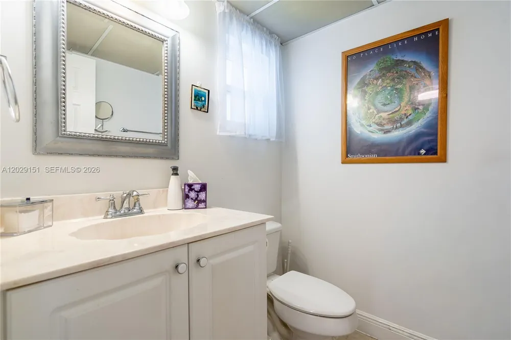 9340 Sunrise Lakes Blvd #209 Sunrise, FL 33322
