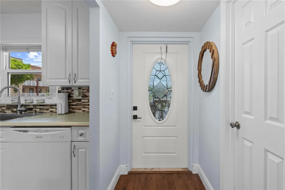 9340 Sunrise Lakes Blvd #209 Sunrise, FL 33322