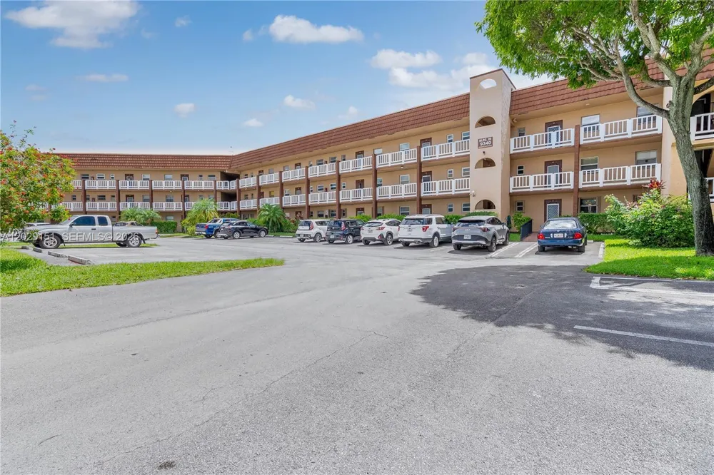 9340 Sunrise Lakes Blvd #209 Sunrise, FL 33322