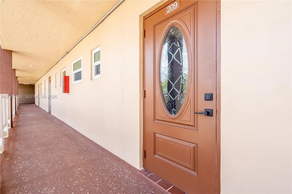 9340 Sunrise Lakes Blvd #209 Sunrise, FL 33322