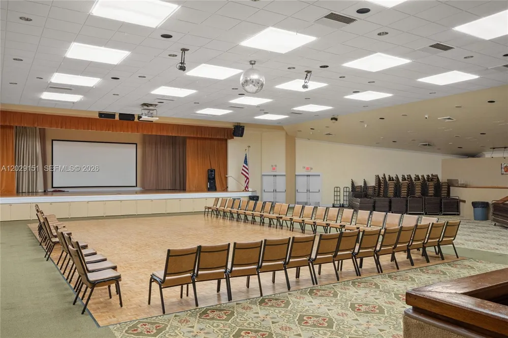 9340 Sunrise Lakes Blvd #209 Sunrise, FL 33322