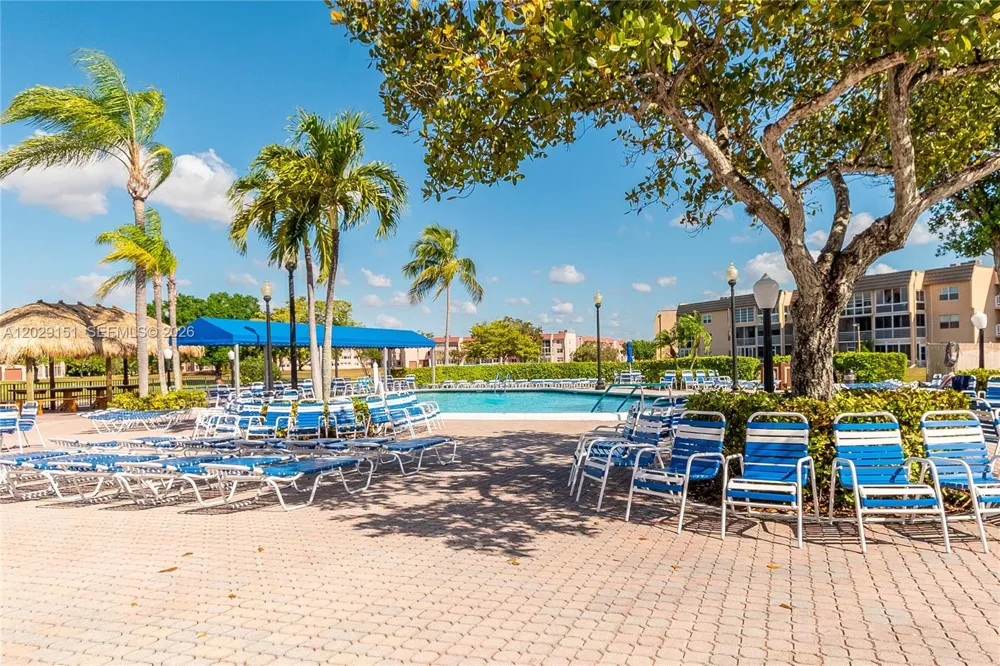 9340 Sunrise Lakes Blvd #209 Sunrise, FL 33322