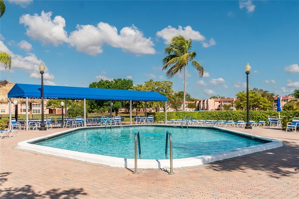 9340 Sunrise Lakes Blvd #209 Sunrise, FL 33322