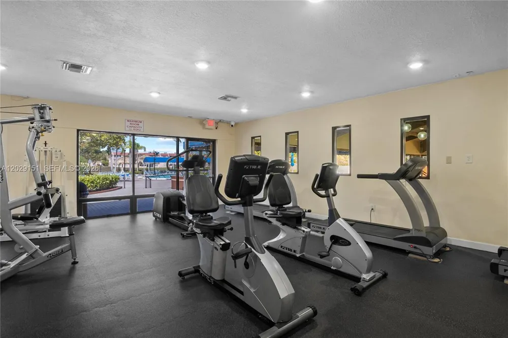 9340 Sunrise Lakes Blvd #209 Sunrise, FL 33322