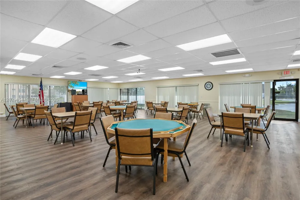 9340 Sunrise Lakes Blvd #209 Sunrise, FL 33322