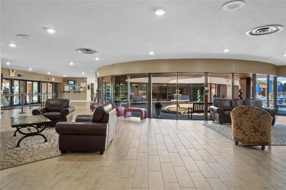 9340 Sunrise Lakes Blvd #209 Sunrise, FL 33322