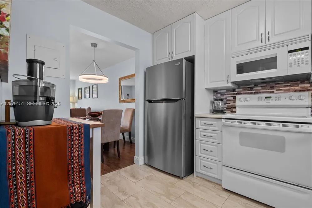 9340 Sunrise Lakes Blvd #209 Sunrise, FL 33322