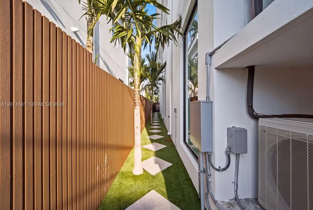 1334 NE 16 Ter Fort Lauderdale, FL 33304