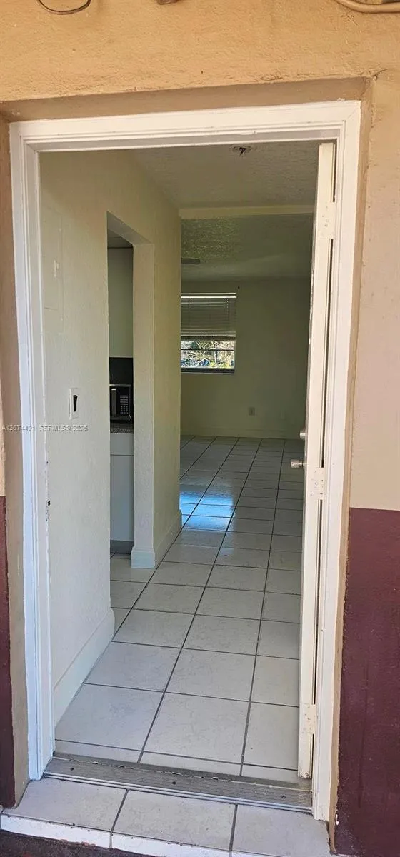 652 NW 3rd St #304 Miami, FL 33128