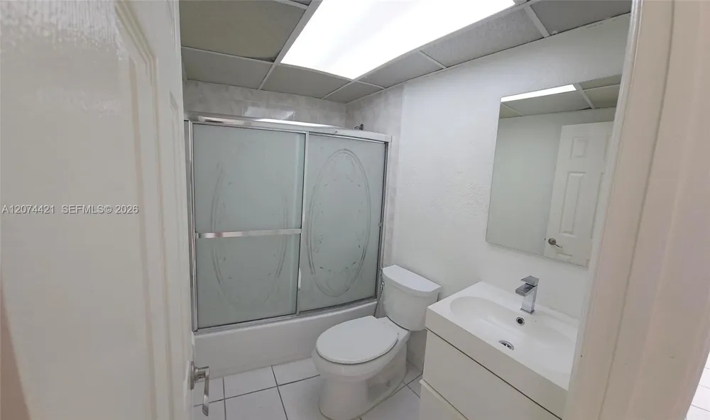 652 NW 3rd St #304 Miami, FL 33128
