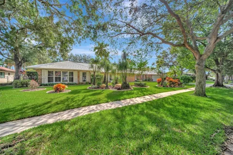 560 W Tropical Way