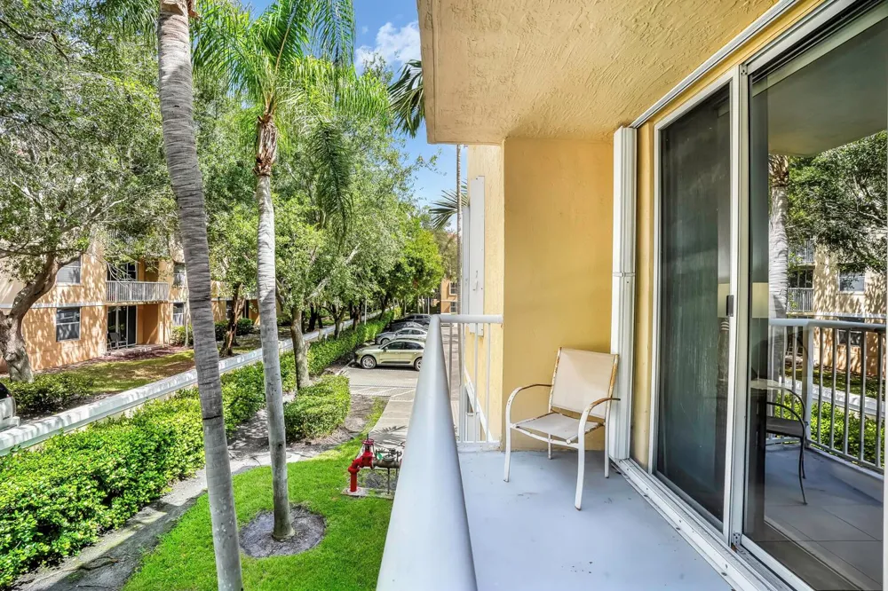 609 E SHERIDAN STREET #208 Dania Beach, FL 33004