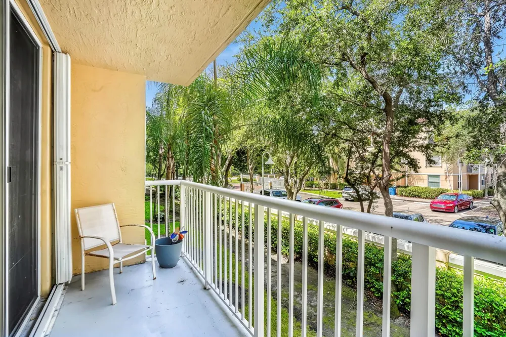 609 E SHERIDAN STREET #208 Dania Beach, FL 33004