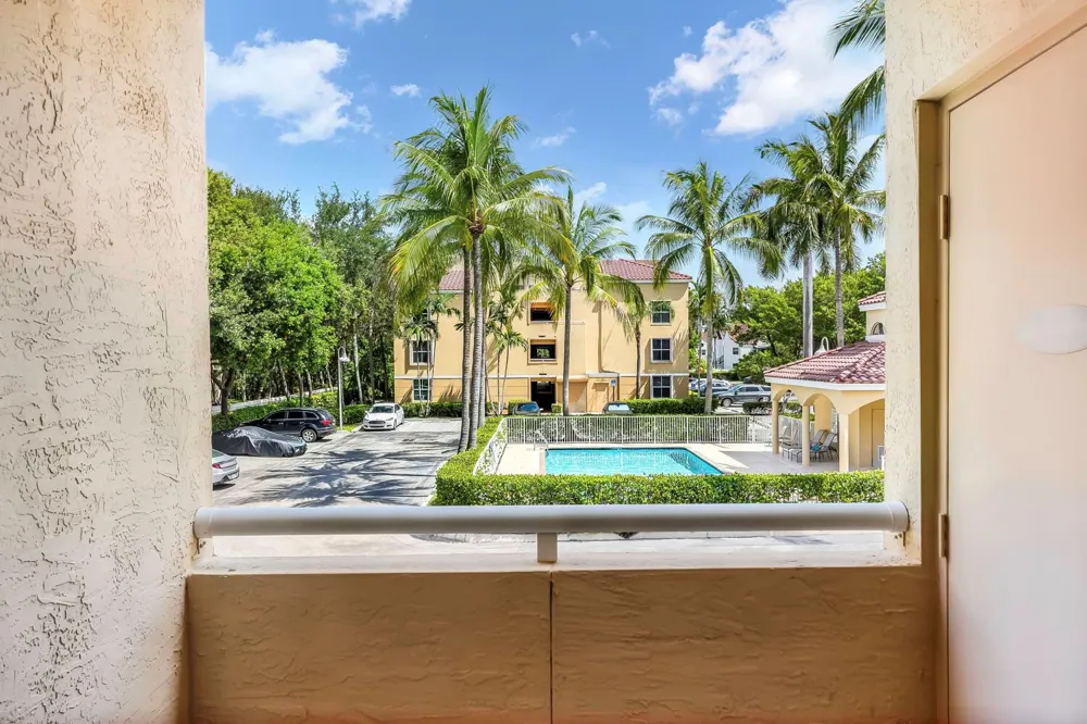 609 E SHERIDAN STREET #208 Dania Beach, FL 33004