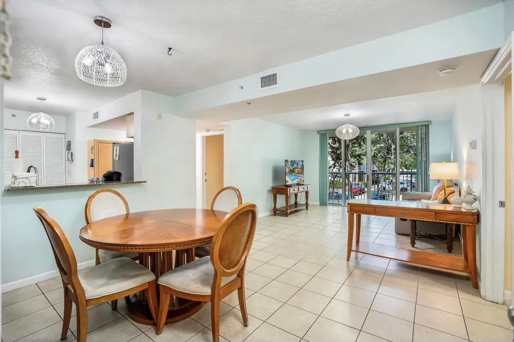 609 E SHERIDAN STREET #208 Dania Beach, FL 33004