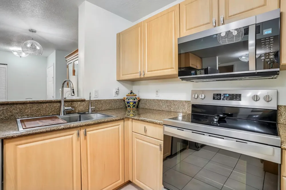 609 E SHERIDAN STREET #208 Dania Beach, FL 33004