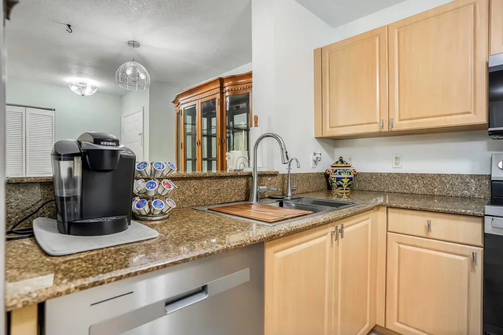 609 E SHERIDAN STREET #208 Dania Beach, FL 33004