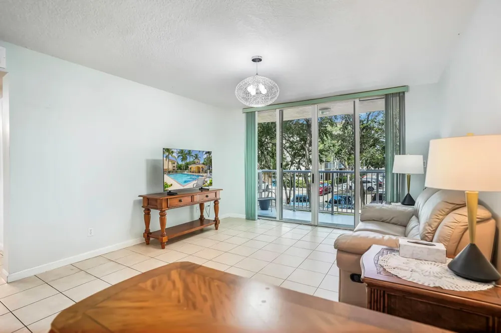 609 E SHERIDAN STREET #208 Dania Beach, FL 33004